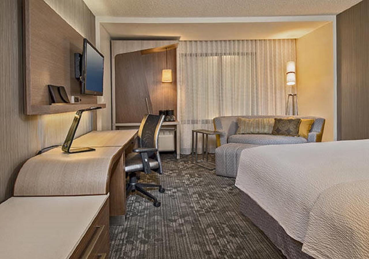 Courtyard By Marriott Battle Creek Hotel Exterior photo